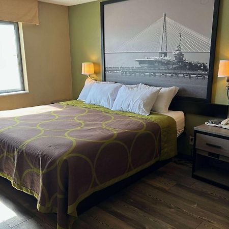 Super 8 by Wyndham Perry IA Hotel Bagian luar foto