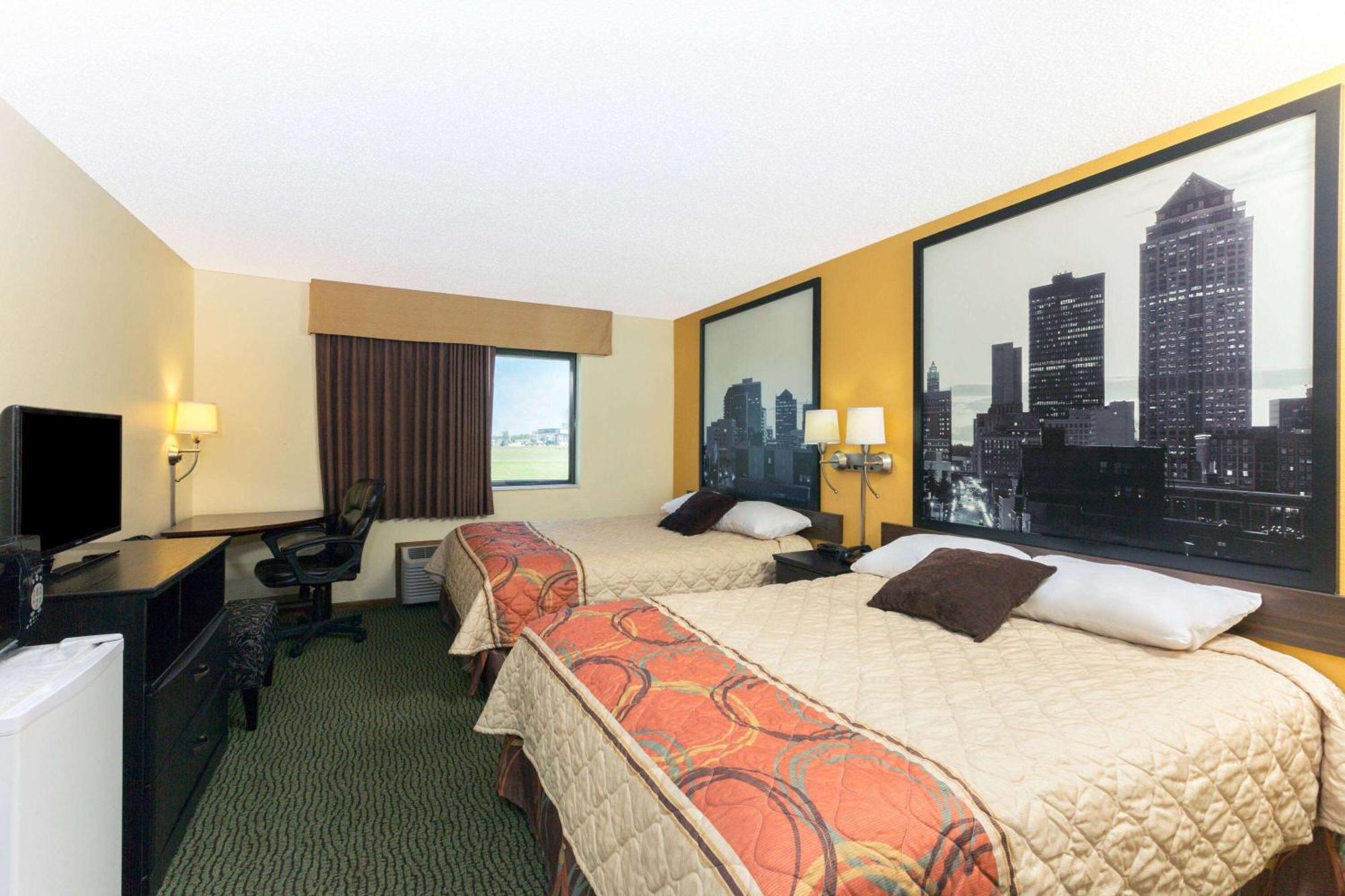 Super 8 by Wyndham Perry IA Hotel Bagian luar foto