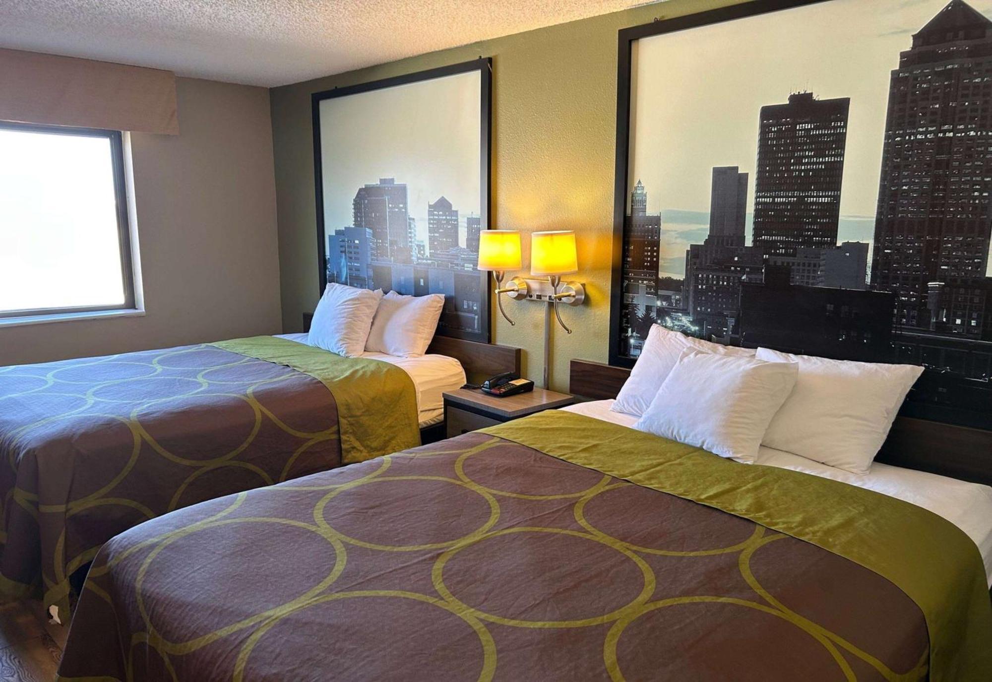 Super 8 by Wyndham Perry IA Hotel Bagian luar foto
