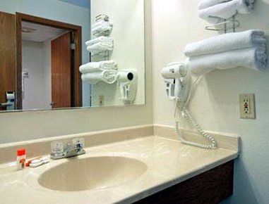 Super 8 by Wyndham Perry IA Hotel Bagian luar foto
